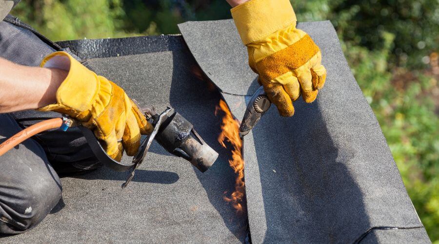 Professional New roof installation in De Land, IL